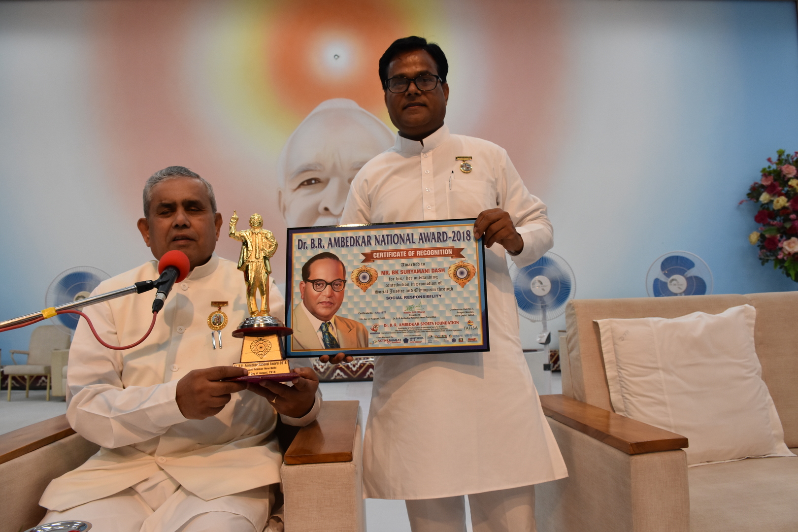 Bro. Mrityunjaya showing the national award received for divyang seva.