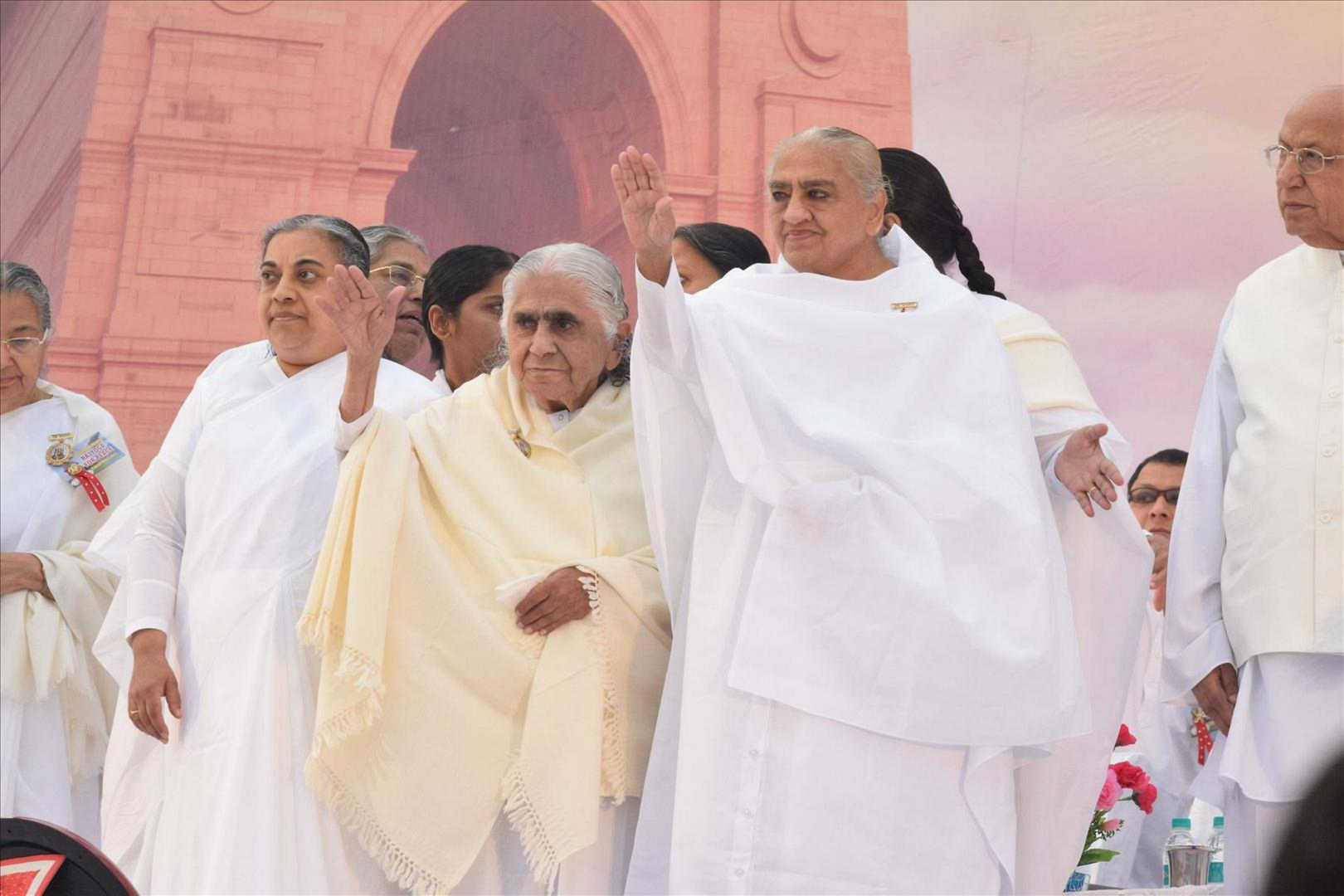 Brahma kumaris mass meditation - delhi - 1