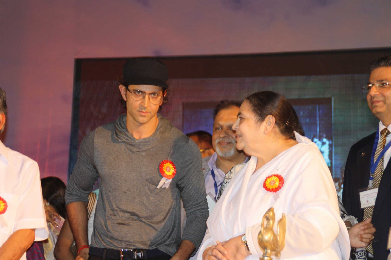 Hrithik roshan i pledge for peace at brahma kumaris - 2