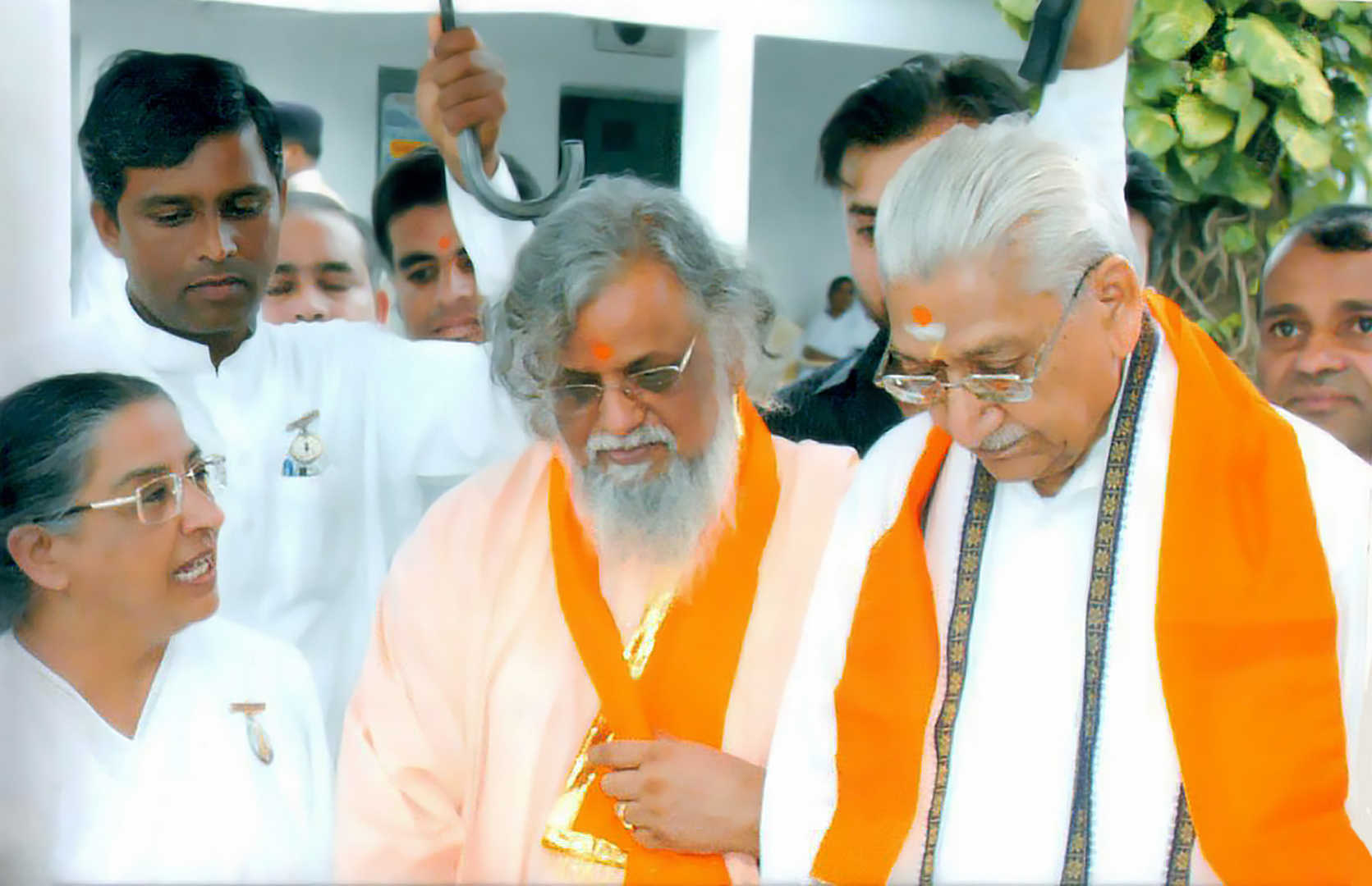 Religious leaders with brahmakumaris 12