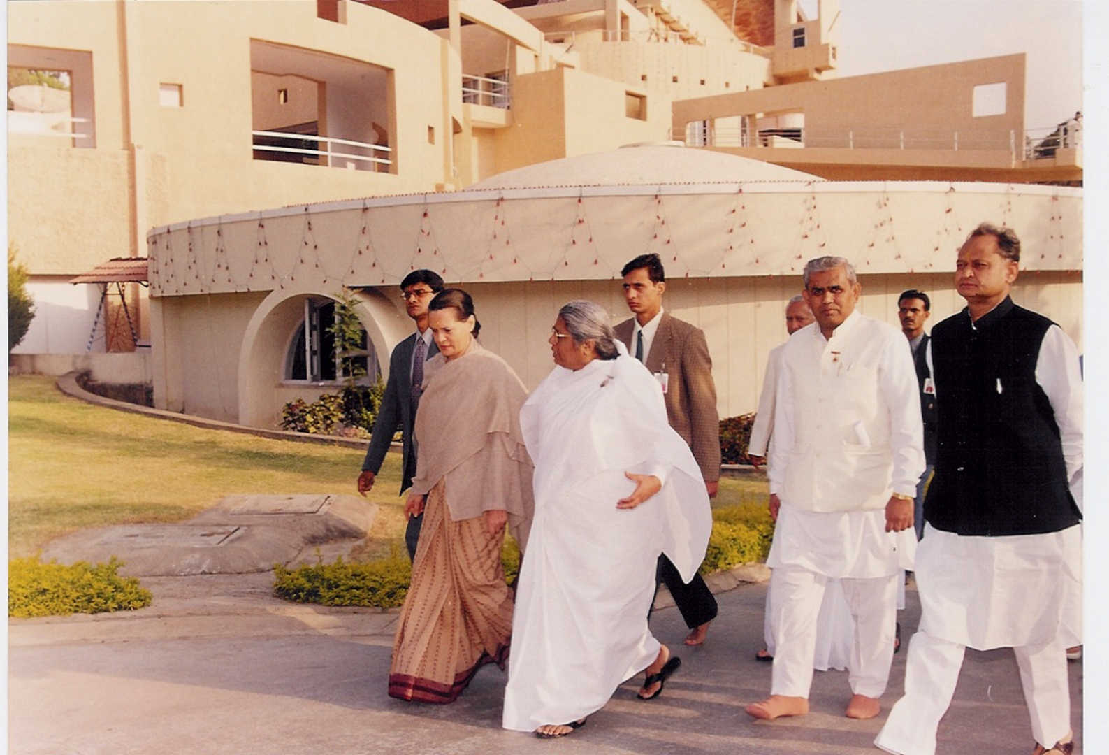 Sonia gandhi at brahma kumaris