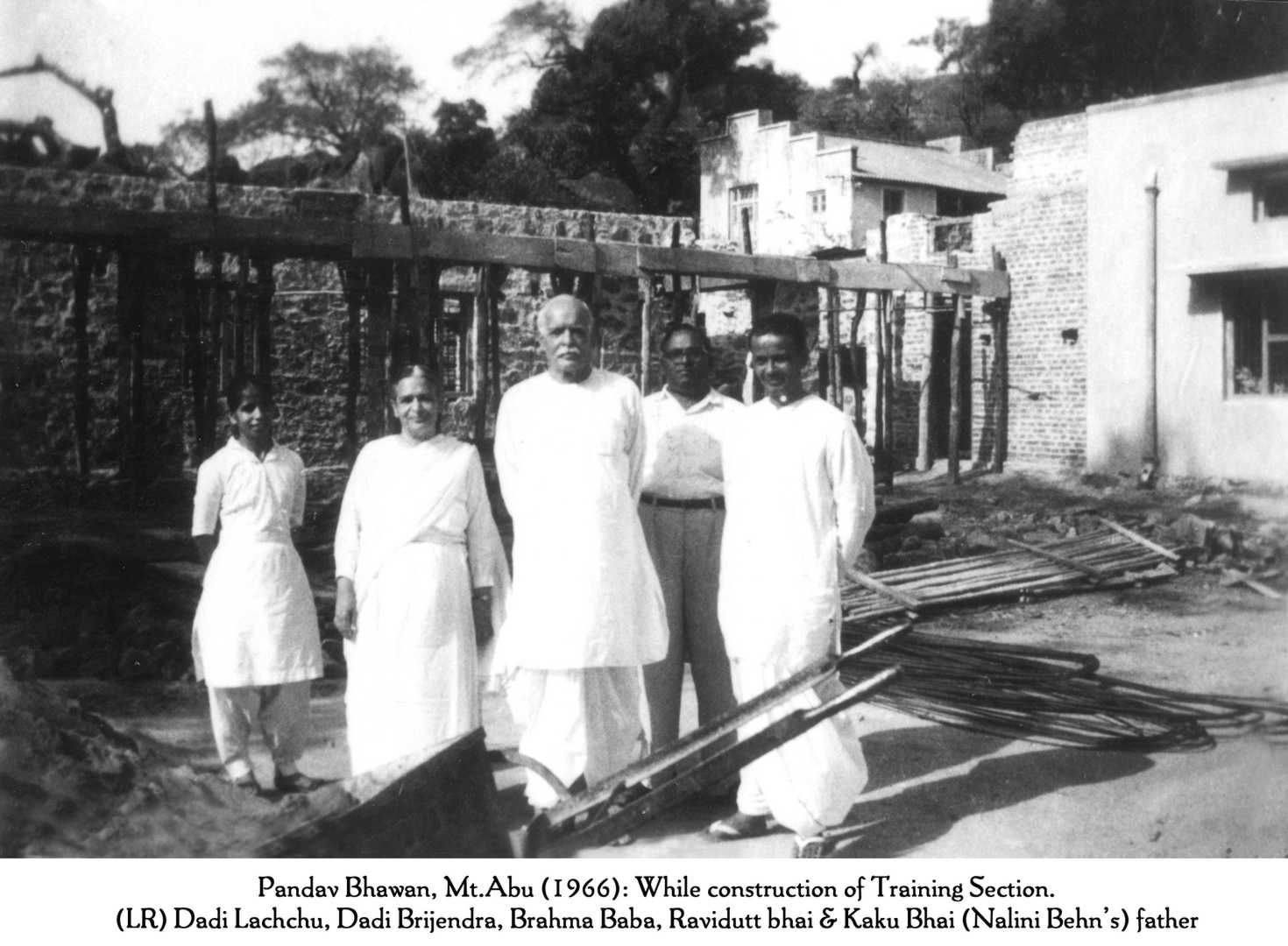 Baba with dadi lachchu, brijendra, ravidutt bhai and kaku bhai