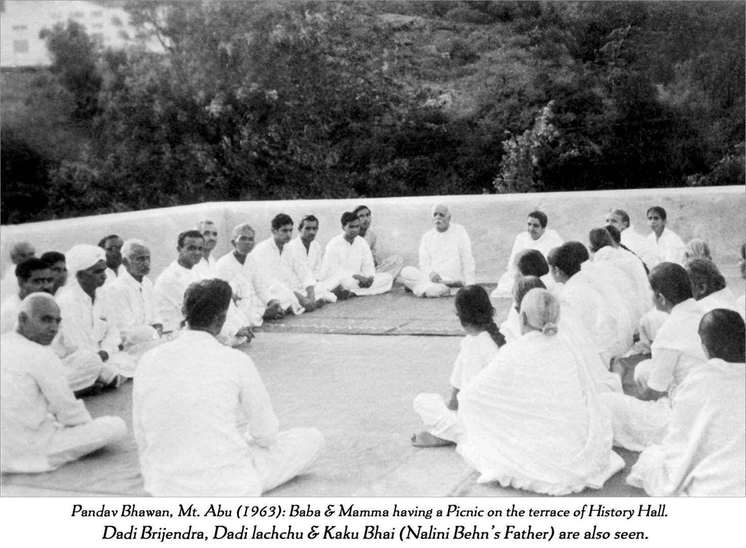 Baba & mamma on a picnic with others