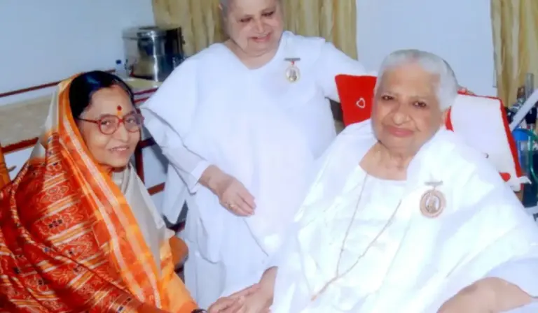 1. 12 dadiji with pratibha patil int women day