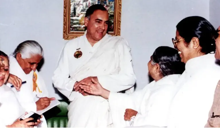 1. 12 dadiji with rajiv gandhi int women day