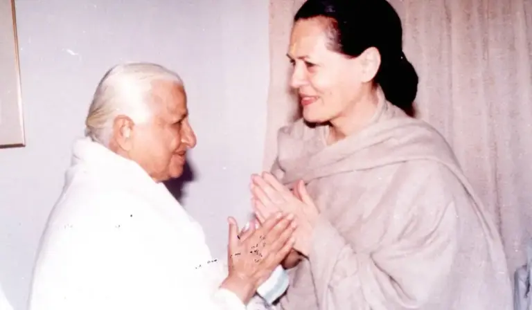 1. 12 dadiji with sonia gandhi int women day