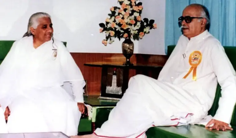 1. 12 dadiji with with lalkrishna advani int women day