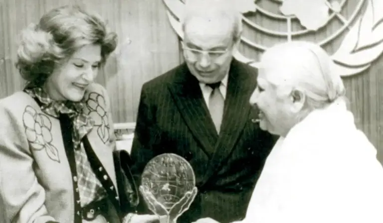 1. 13 dadiji with peace medal from united nation int women day