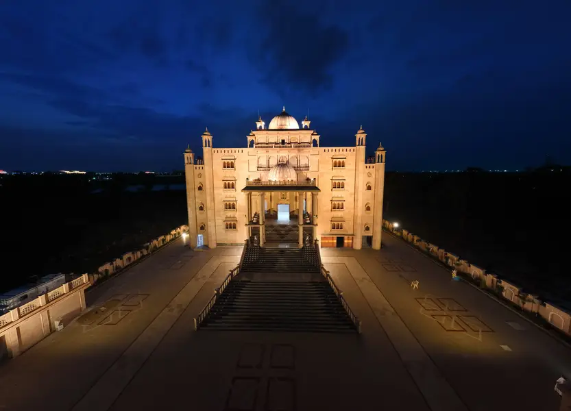 शांति शिखर परिसर